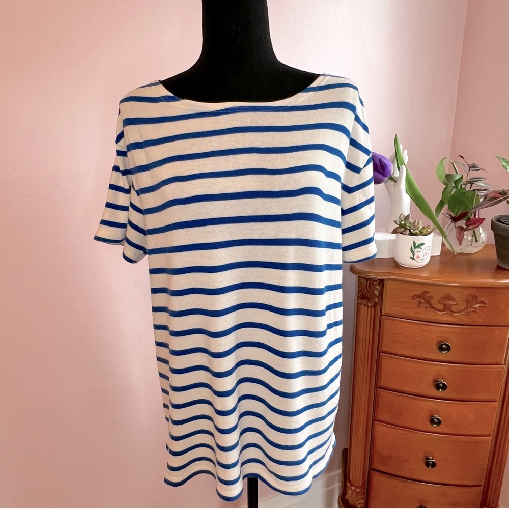 Old Navy Blue and Cream Striped Short Sleeve Knit Top ⚓️